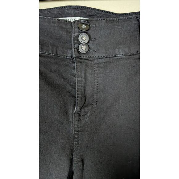 Torrid Black Denim Embroidered Rose Flower Power Stretch Denim Jegging Size 20R - Picture 4 of 10